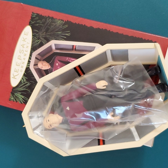 HALLMARK Star Trek-The Next Generation Captain Jean-Luc Picard  NIB 1995 - Picture 12 of 12